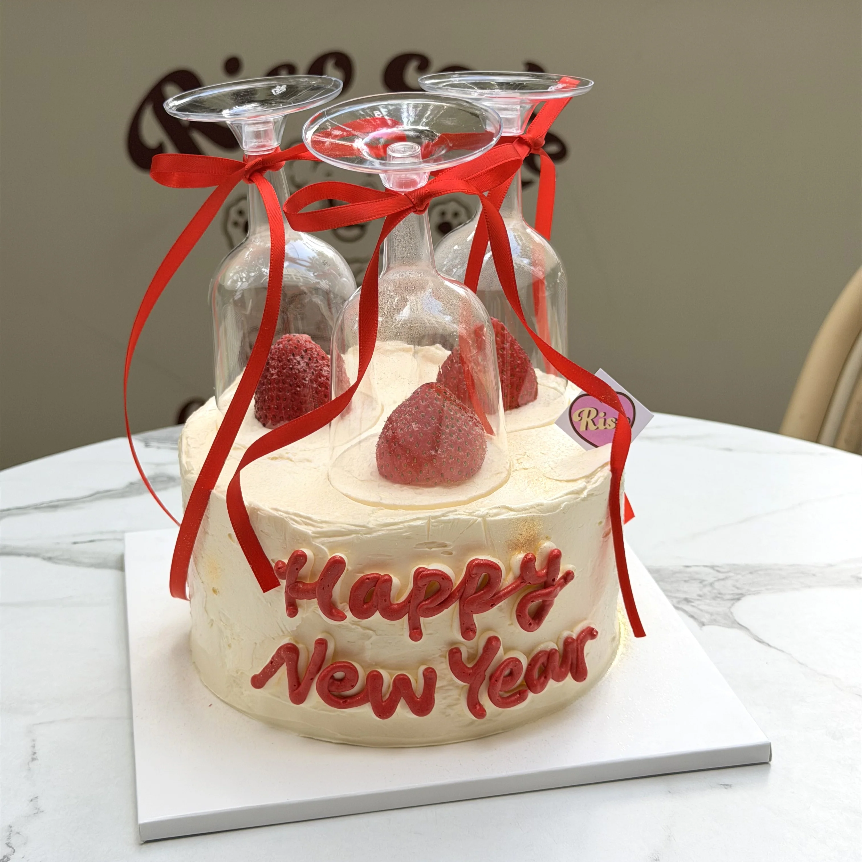 champagne Party Cake - Image 3