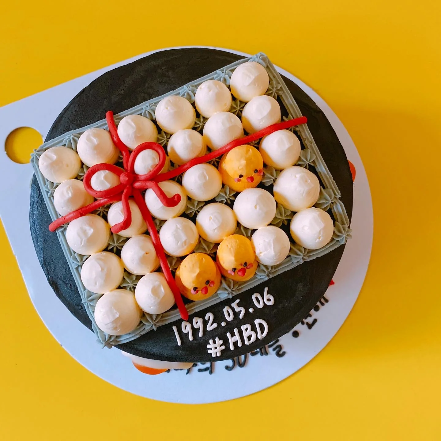 Carton of Eggs Cake - Image 3