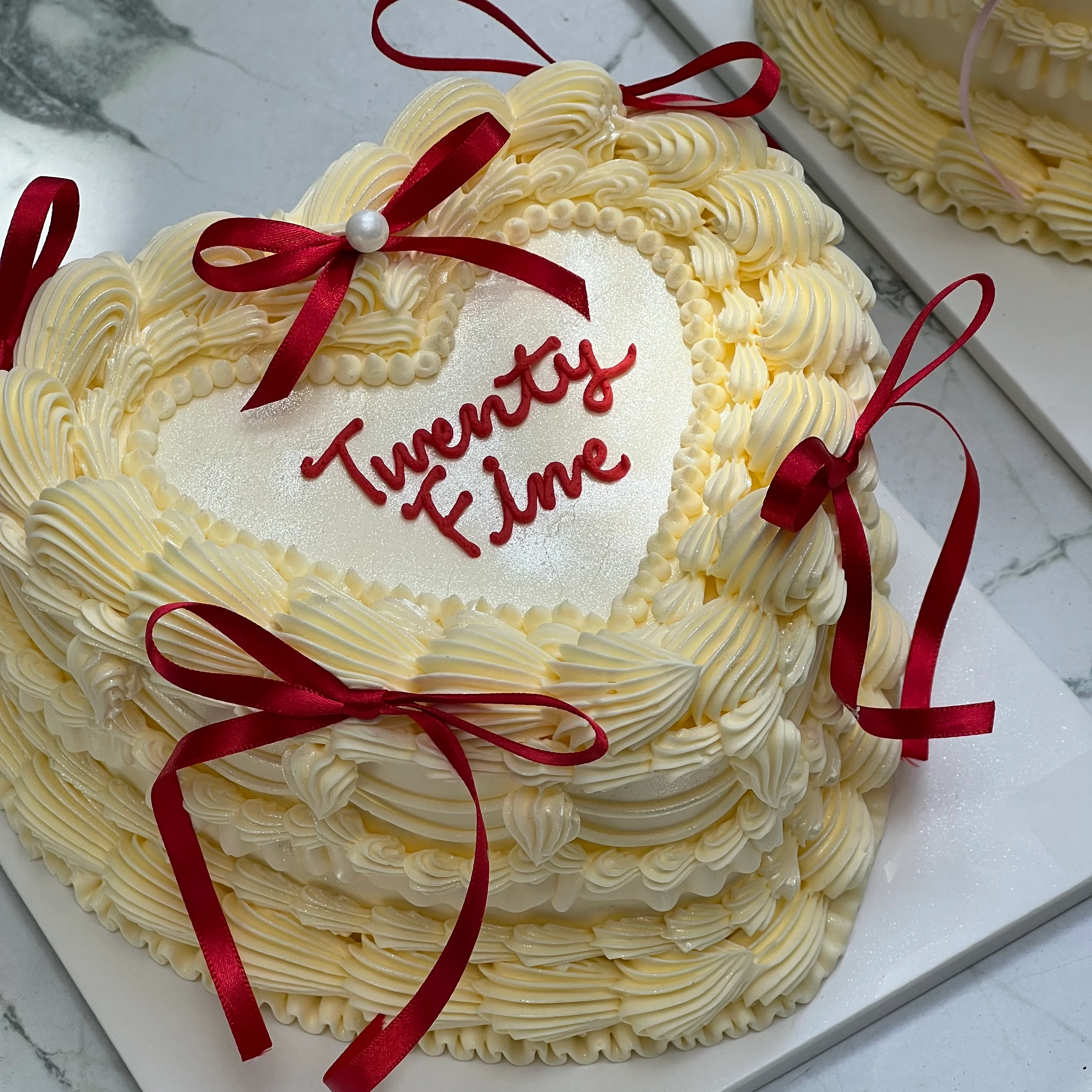 Champagne Love Vintage Cake (Round/Heart) - Image 11