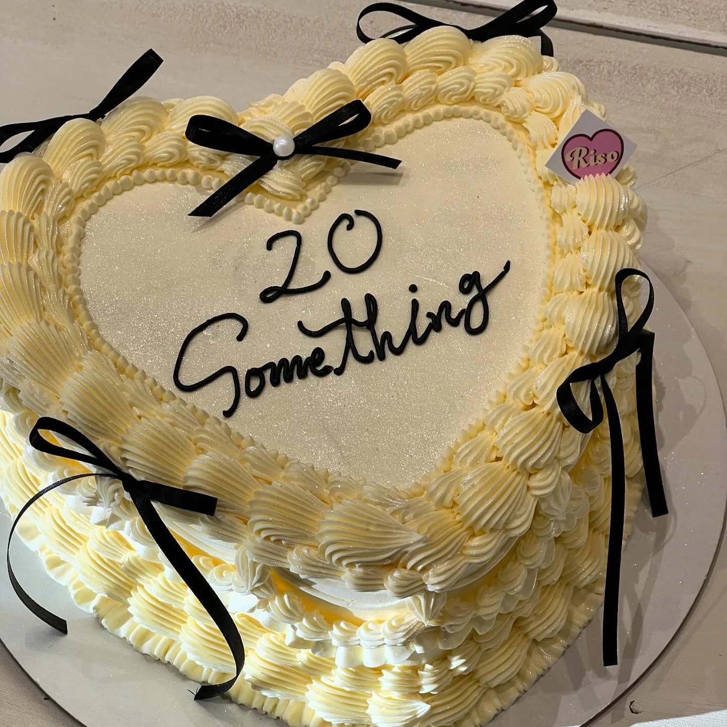 Champagne Love Vintage Cake (Round/Heart) - Image 3