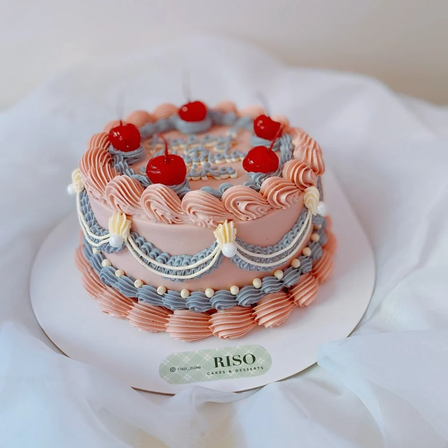 Classic Vintage Cake (Round/Heart) - Image 6
