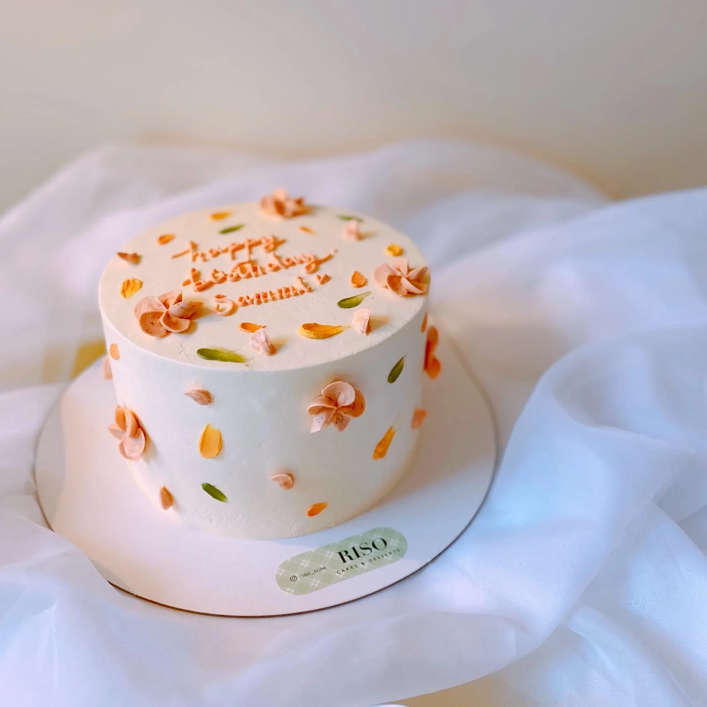 Peach Floral Cake - Image 4