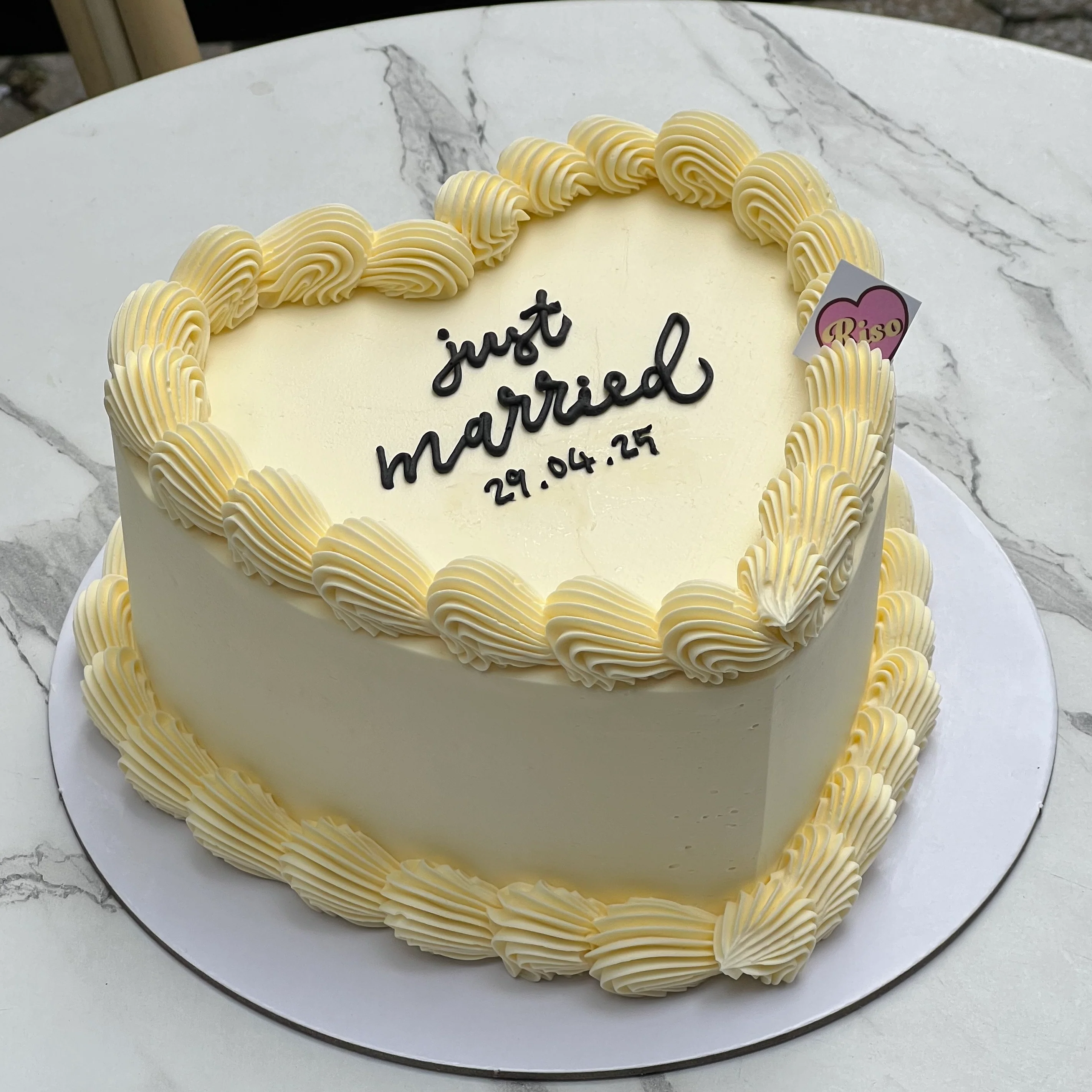 Simple Lettering Cake (Round/Heart) - Image 3
