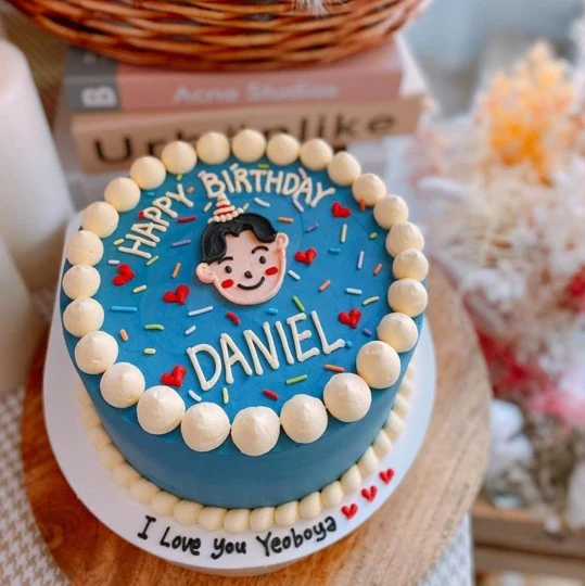 Pom Pom Illustration Cake (Round/Heart) - Image 3