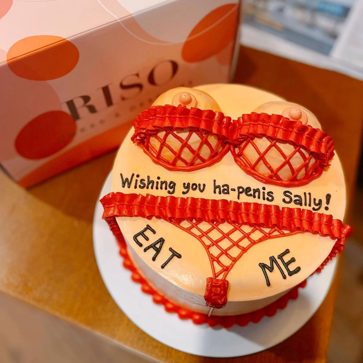 EAT ME Cake - Image 2