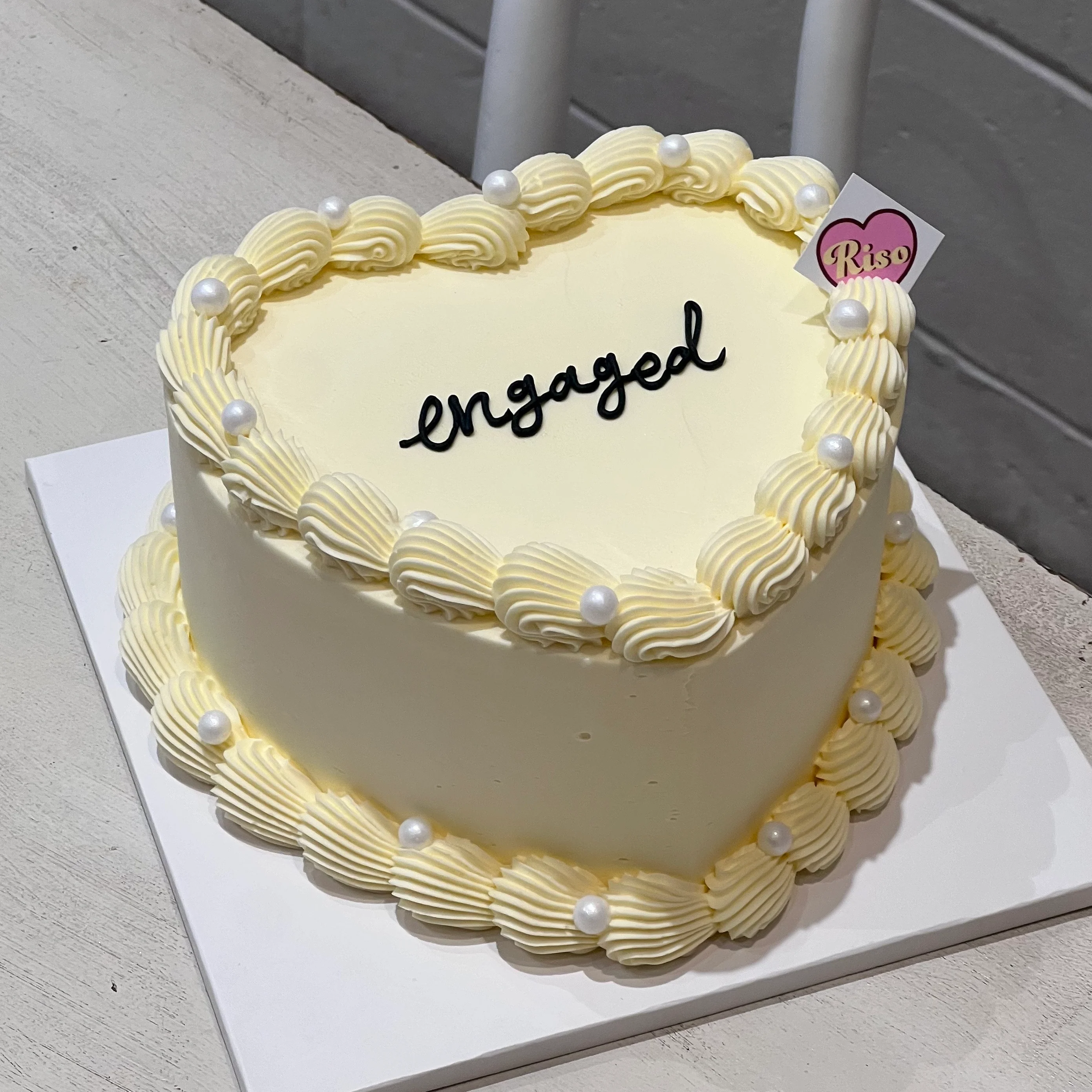 Engaged Pearl Cake (Round/Heart)