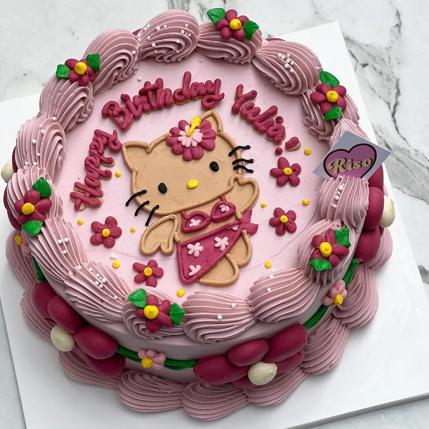 Hello Kitty Cake (Round/Heart) - Image 3