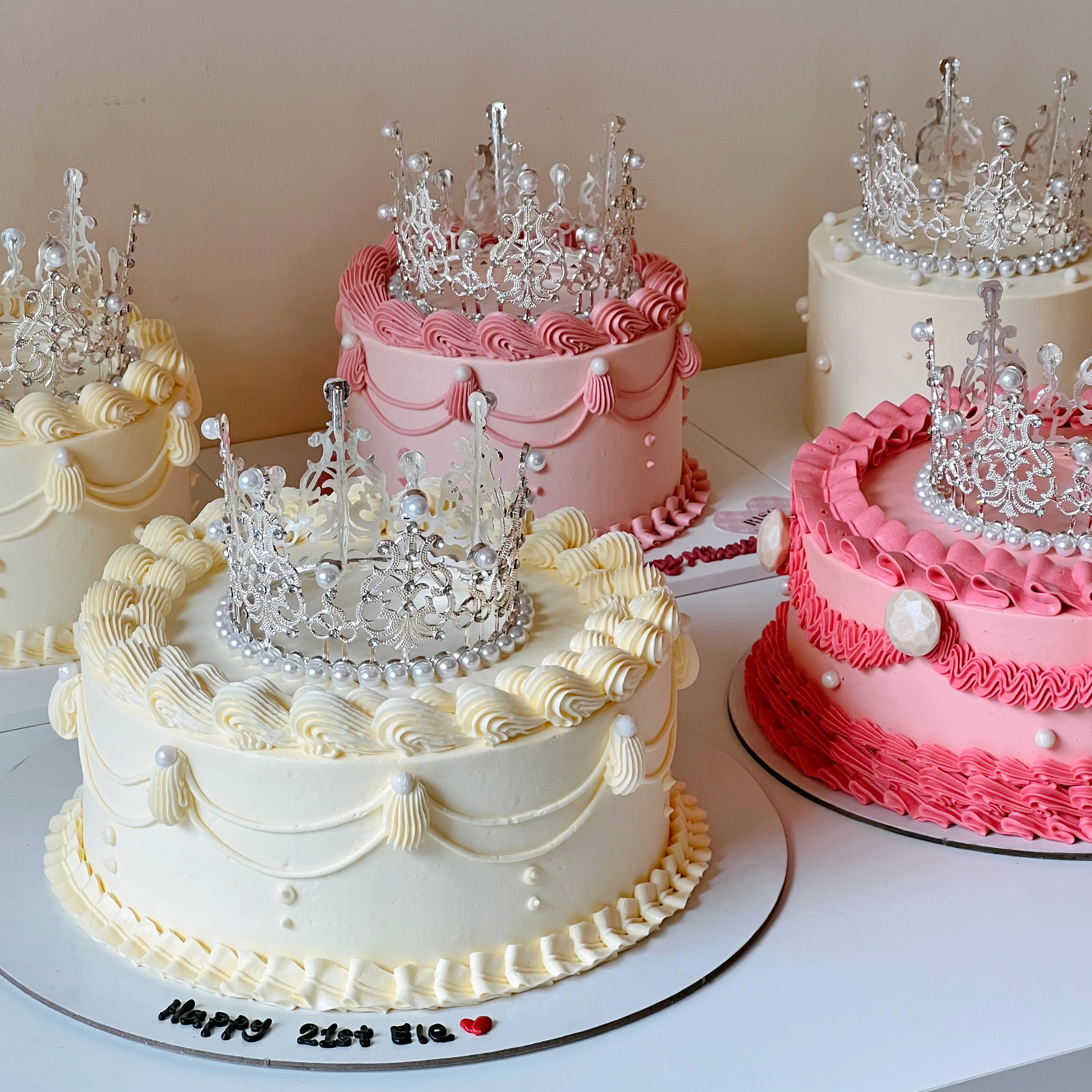 Pearl Tiara Cake - Image 3
