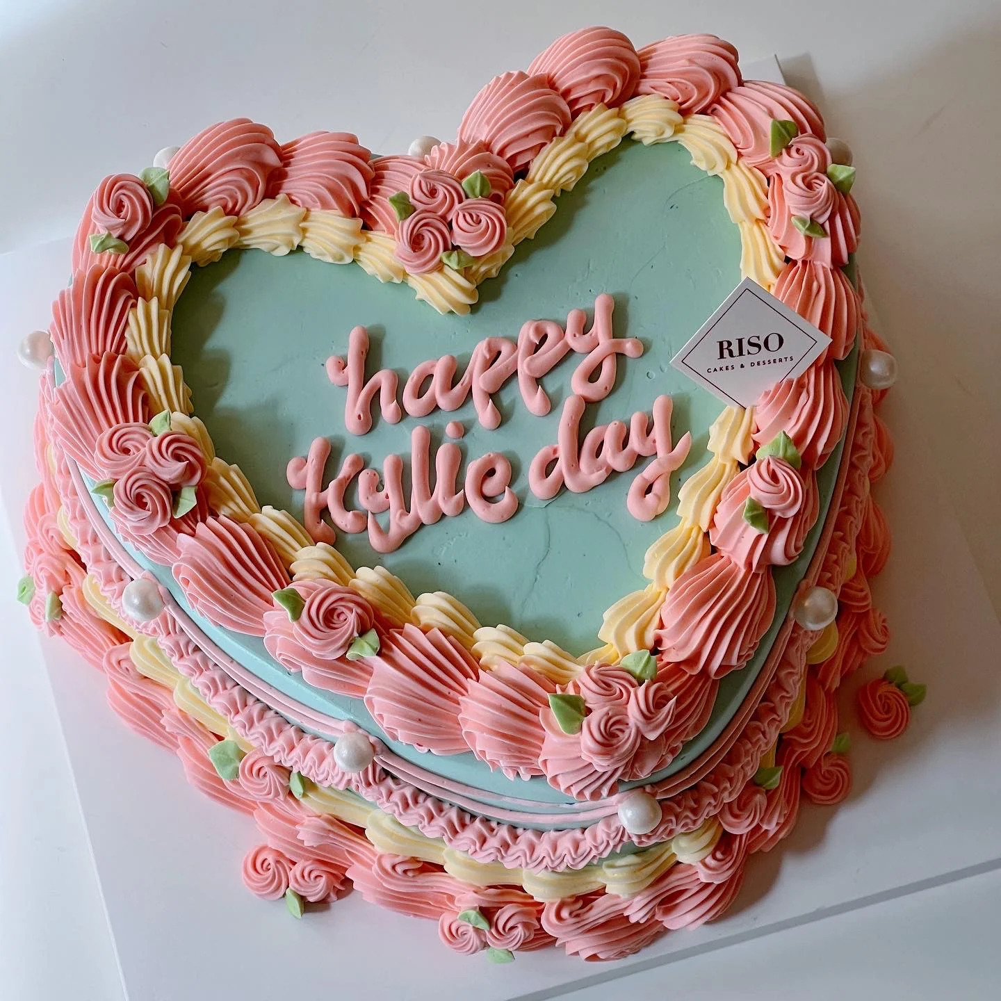 Rose Vintage Garden Cake (Round/Heart) - Image 4