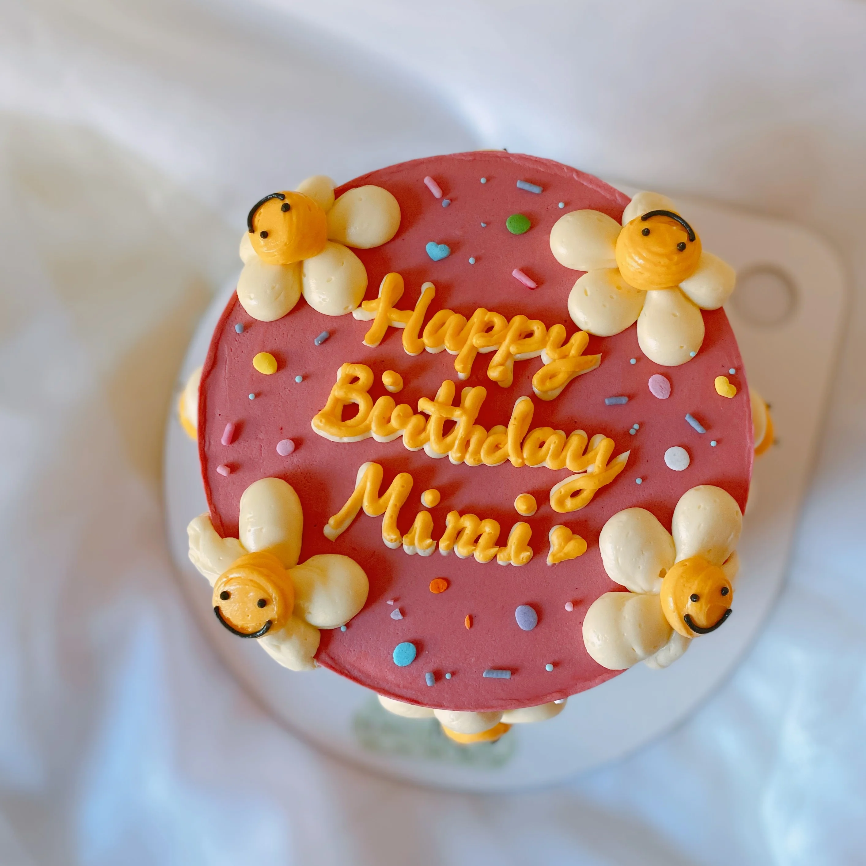 Smiley Daisy Cake - Image 4