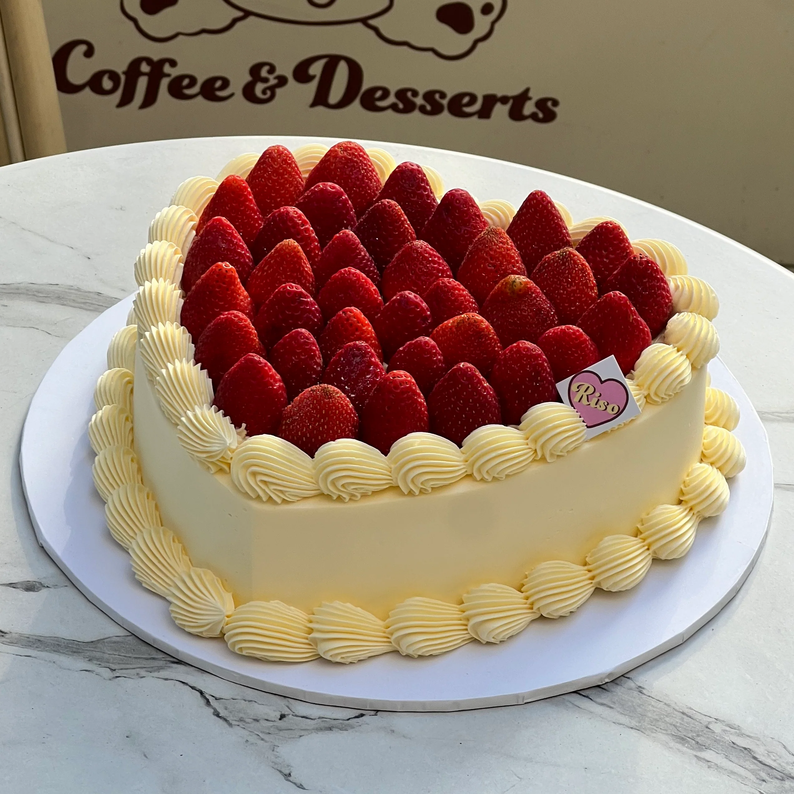 Strawberry Party Cake (Round/Heart)