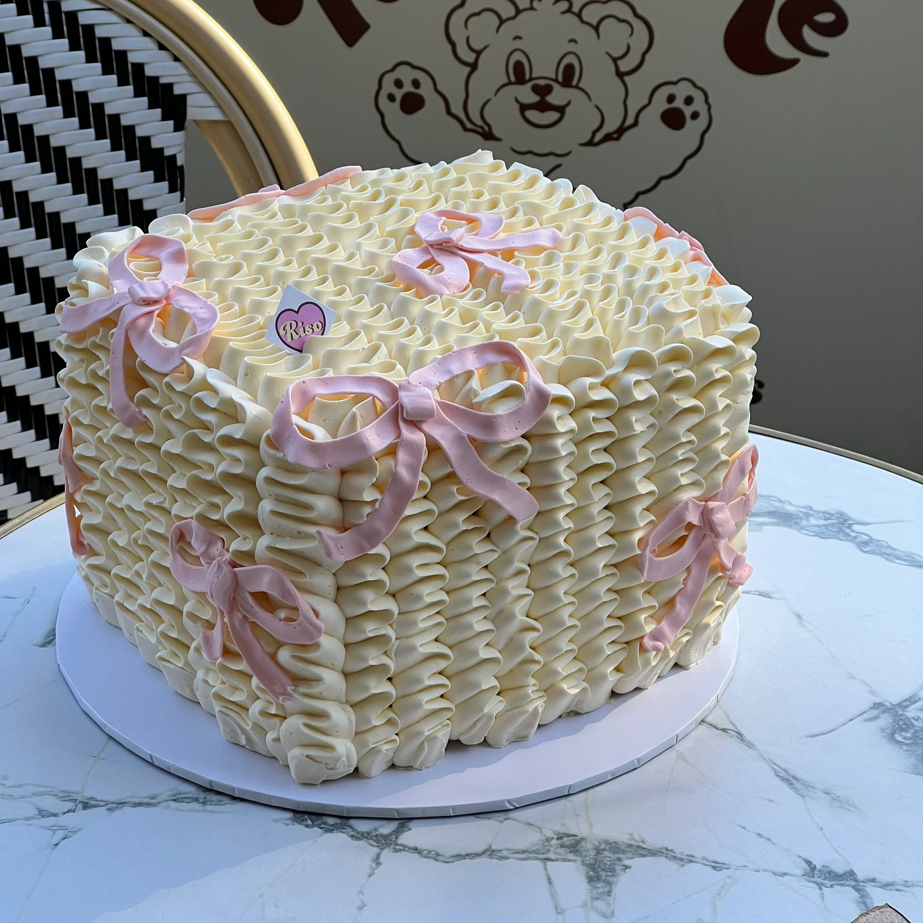 Wiggle Wiggle Ribbon Cake (Round/Heart) - Image 3